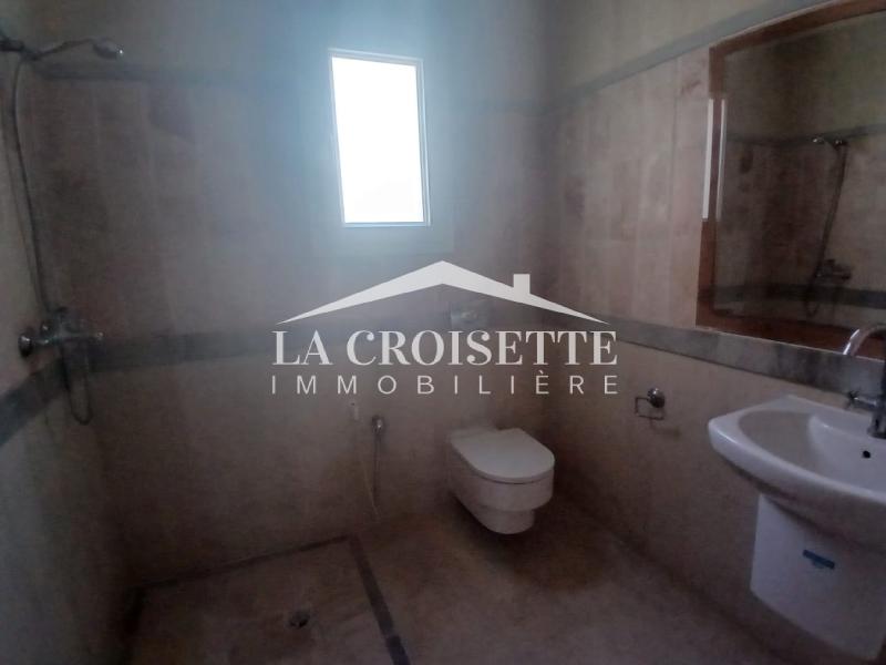 Rez-de-chaussée de villa meublé S+3 avec jardin à Carthage